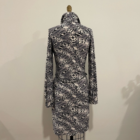 BCBG snake print button up shirt dress - Picture 6 of 9